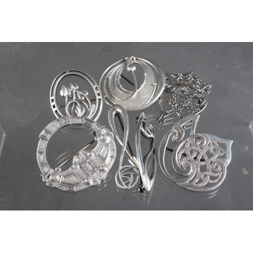 309 - Seven silver brooches with Celtic designs, various, 1.4oz troy approx