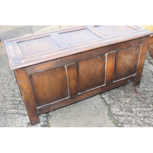 539 - A panelled oak coffer of 17th century design with arcaded and panelled front, 41