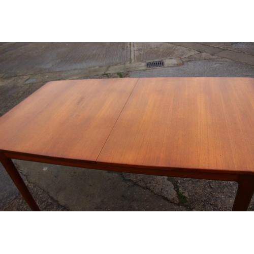 578 - An A H McIntosh & Co Ltd 1970s teak extending dining table with two extra integral leaves, 63