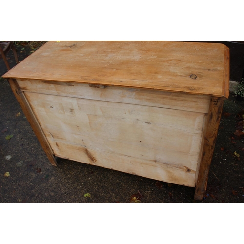 595 - A 19th century waxed pine breakfront desk with central recess, fitted seven drawers, 44