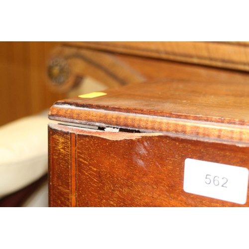 562 - An Edwardian walnut and line inlaid Sutherland tea table, on splay supports, 27