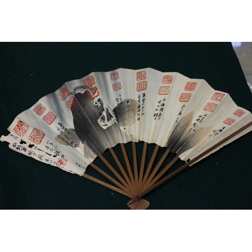 112 - Fifteen Japanese fans, some with calligraphy decoration, various