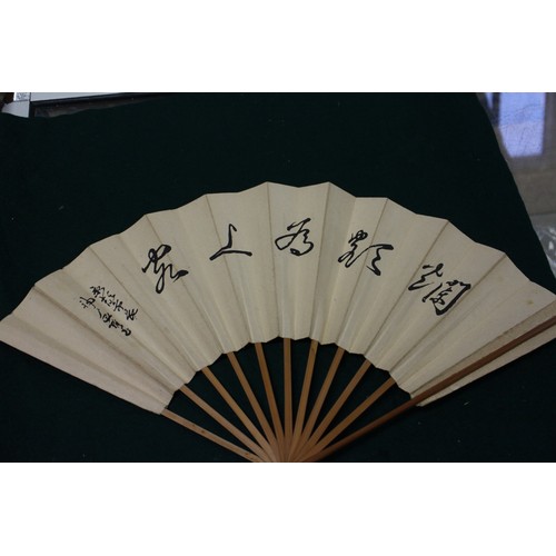 112 - Fifteen Japanese fans, some with calligraphy decoration, various