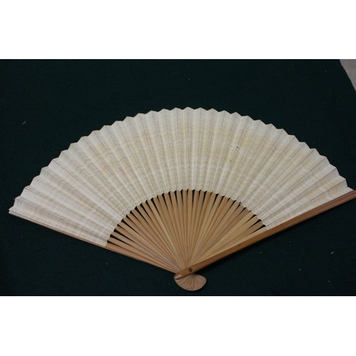 112 - Fifteen Japanese fans, some with calligraphy decoration, various