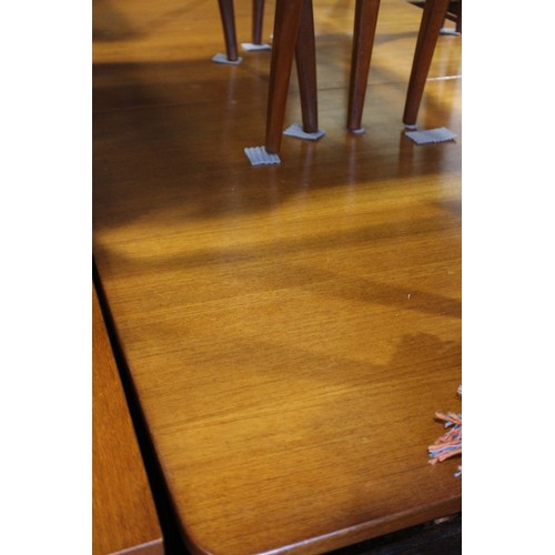 578 - An A H McIntosh & Co Ltd 1970s teak extending dining table with two extra integral leaves, 63