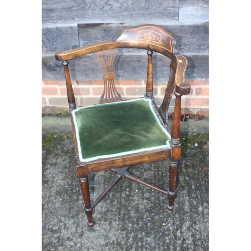 499 - A mid 19th century rosewood shape top two-tier occasional table, on cabriole supports, 29 1/2