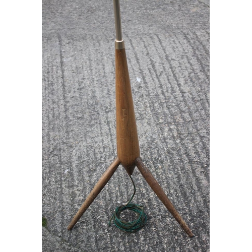 282 - A 1960s Sputnik standard lamp, on tripod support