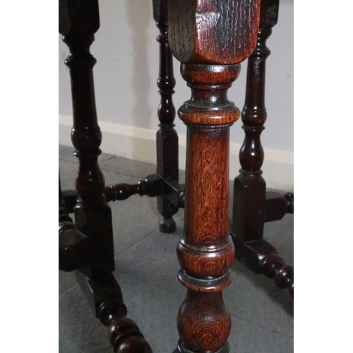 431 - A mid 18th century provincial oak gateleg dining table, on baluster turned and stretchered supports,... 