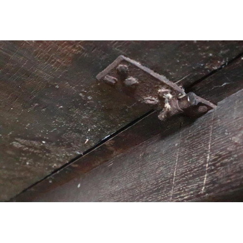 431 - A mid 18th century provincial oak gateleg dining table, on baluster turned and stretchered supports,... 