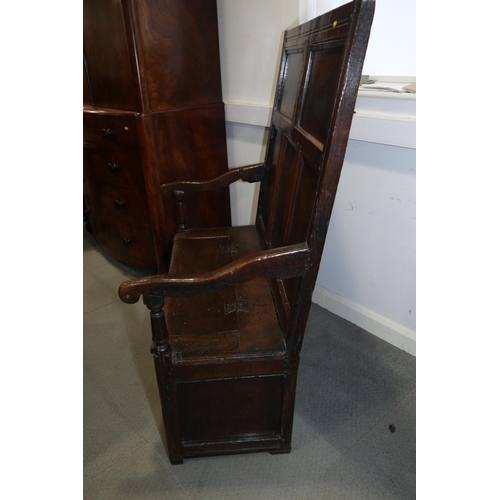 462 - A late 17th century panelled oak box seat settle, on moulded stile supports, 39 1/2