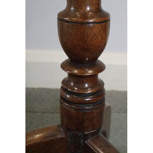 470 - An early 18th century walnut candle stand, on turned column and tripod splay support, 11