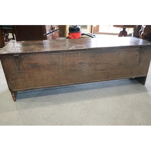 476 - A 17th century oak boarded coffer, on panel end supports, 51