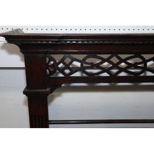 480 - An 18th century oak wall hanging plate rack with pierced frieze, 46