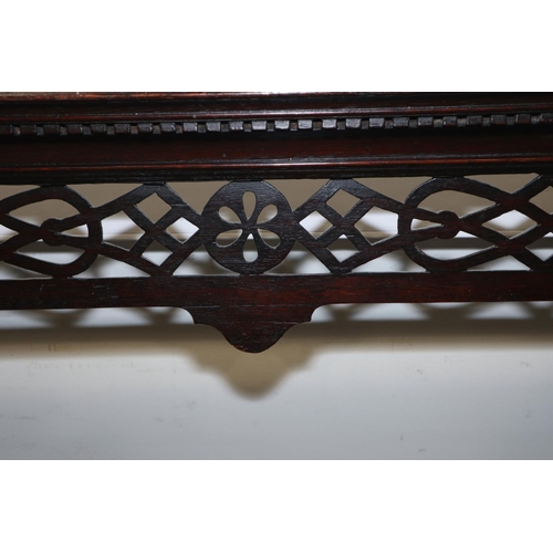 480 - An 18th century oak wall hanging plate rack with pierced frieze, 46