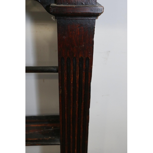 480 - An 18th century oak wall hanging plate rack with pierced frieze, 46