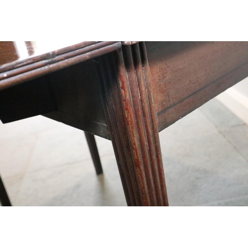 490 - An 18th century mahogany Pembroke table, on reeded square taper supports, 36