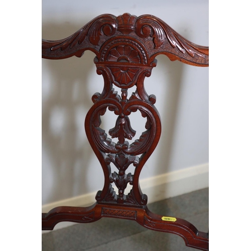 555 - A pair of Edwardian carved mahogany side chairs with stuffed over seats, on turned supports