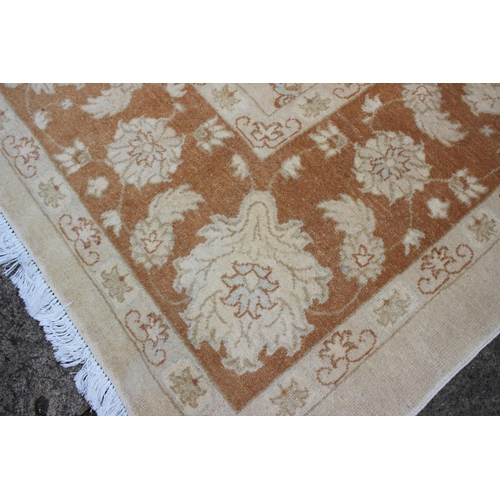 571 - An English design Ziegler Mahal rug with floral and scrolled designs in varying shades of natural, 1... 