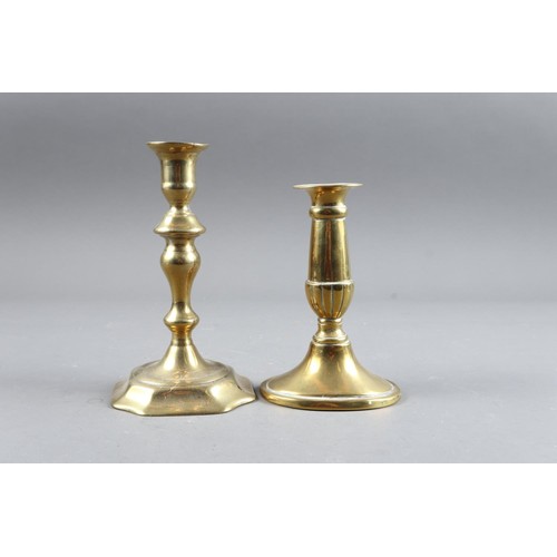 117 - A pair of late Georgian brass candlesticks, on circular bases, 7