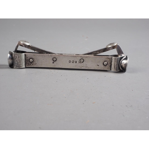 257 - A late Victorian silver mounted double ended cigar cutter