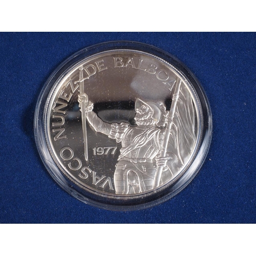 375 - A Republic De Panama 20 Balboas silver proof coin, cased