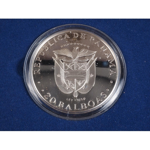 375 - A Republic De Panama 20 Balboas silver proof coin, cased