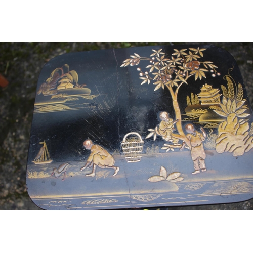 492 - An early 19th century chinoiserie lacquered papier-mache rectangular top occasional table, on turned... 