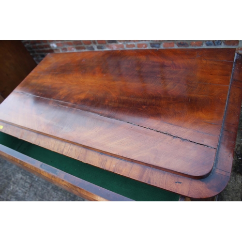 517 - A 19th century Continental figured mahogany commode chest of three drawers with shaped fronts, on br... 