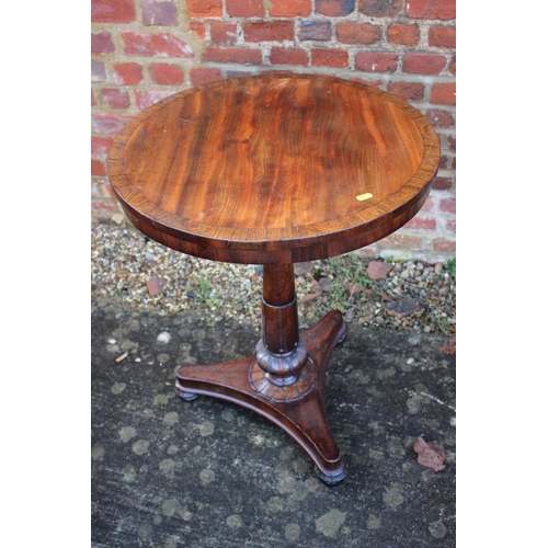 520 - An early 19th century mahogany and rosewood banded circular top occasional table, on carved column a... 