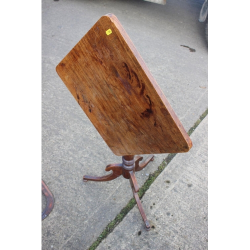 521 - A William IV walnut square tilt top occasional table, on turned column and tripod splay support, 18