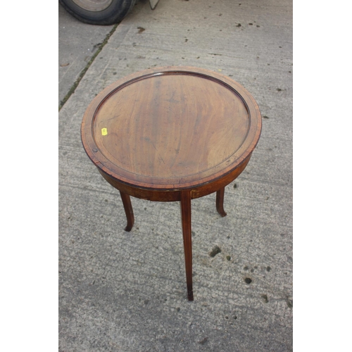 521 - A William IV walnut square tilt top occasional table, on turned column and tripod splay support, 18