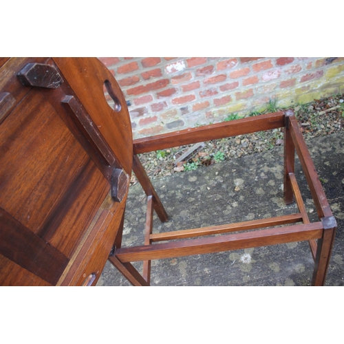 523 - A butler's mahogany folding tray, on stand, 20