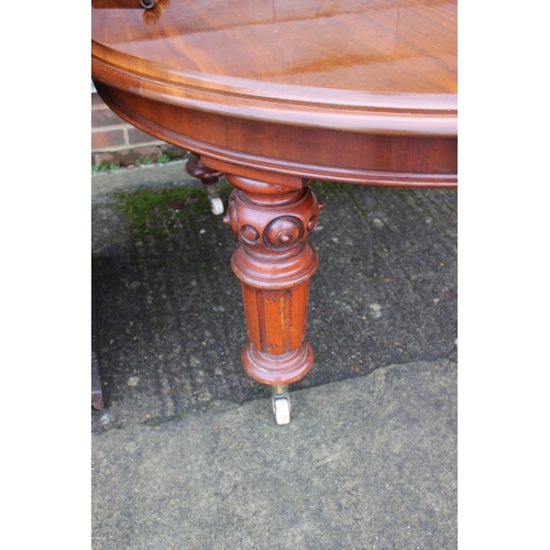 530 - A late Victorian mahogany extending dining table with two extra leaves, on turned and carved castore... 