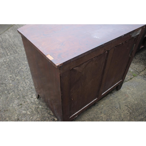 533 - An early 19th century mahogany bowfront chest of three graduated long drawers with oval brass handle... 