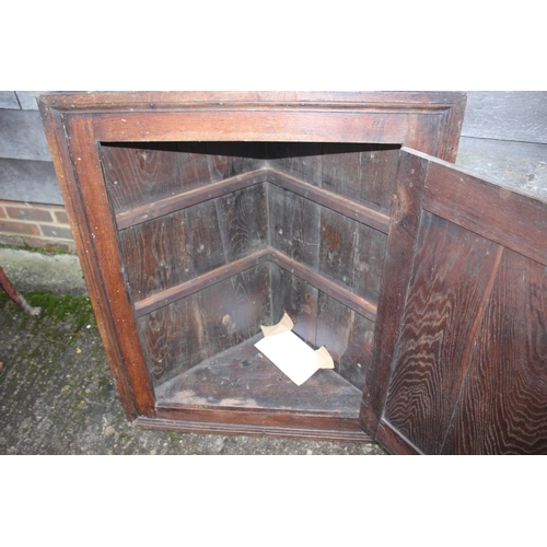 542 - A late 18th century oak corner cupboard enclosed panel door, 30