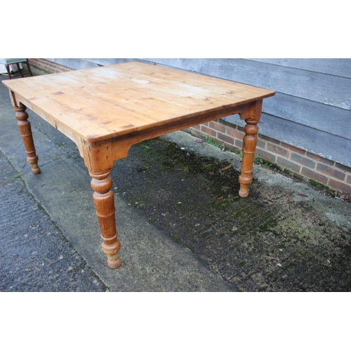 605 - A 19th century waxed pine dining table, on turned support, 46