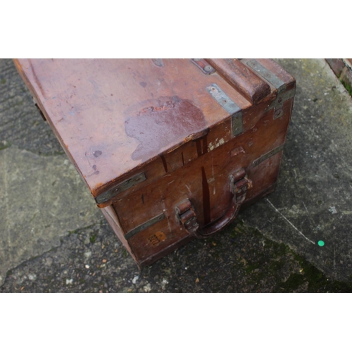 642 - An early 20th century heavy leather travel trunk, 27