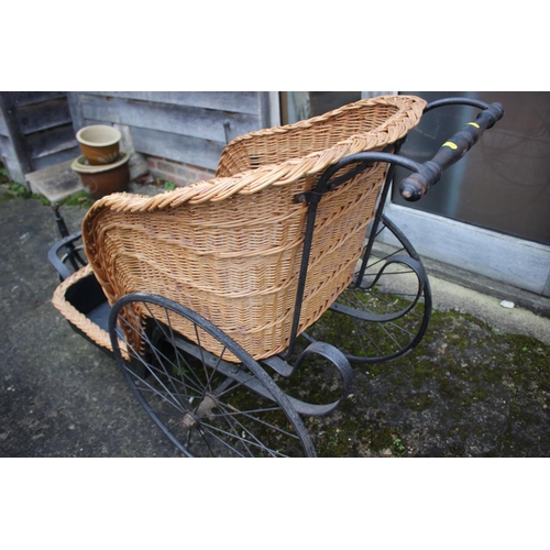 650 - A 19th century wickerwork bath chair