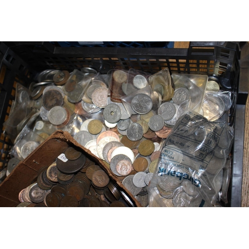 372 - A large collection of British and world loose coinage