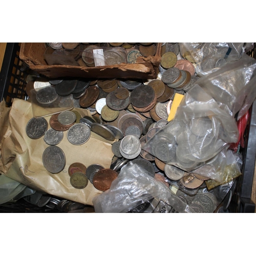 372 - A large collection of British and world loose coinage