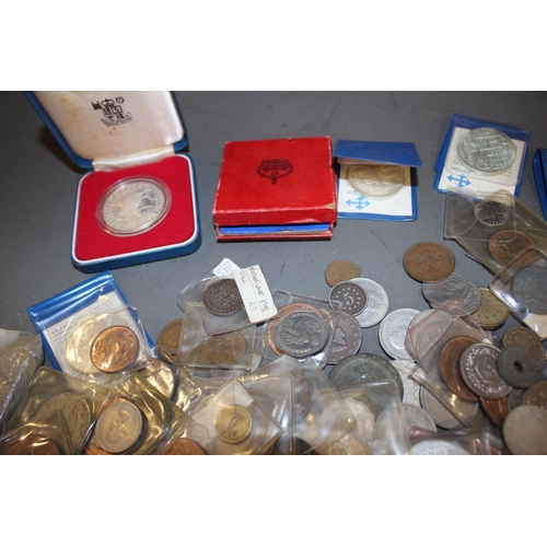 377 - Six Finland 10-mark silver proof coins, and a selection of British and world coins, various