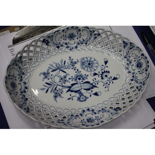 40 - A continental blue and white onion pattern rectangular shaped platter, 14 3/4