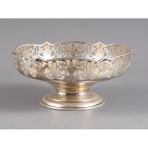 373 - A silver pedestal bowl with pierced border, 6.7oz troy approx