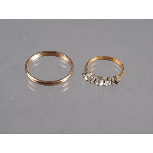 395 - A 9ct gold wedding band, size V, 2.3g, and a rolled gold and paste set dress ring (damages)