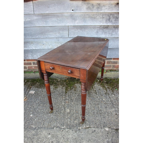 542 - A late Georgian mahogany Pembroke table, fitted one drawer, on turned supports, 36