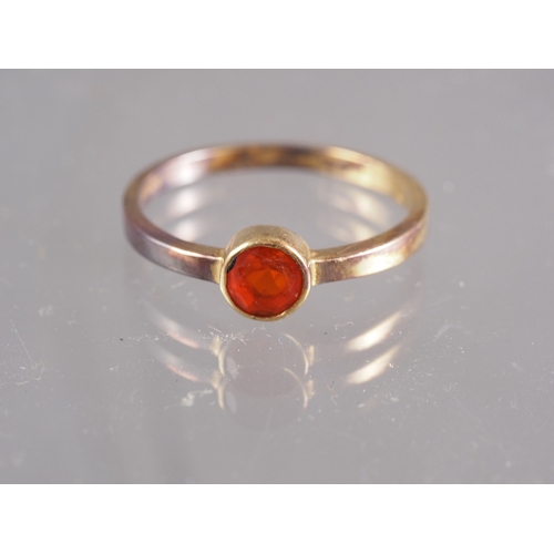 419 - An 18ct gold ring set fire opal, 2.2g, size 'N'