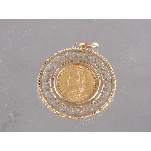 437 - An 1898 Jubilee head gold sovereign in 9ct gold mount, 15.2g