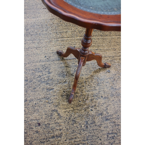 656 - A nest of three mahogany leather top x-frame occasional tables, largest 22