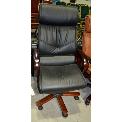 462 - Black Executive Chair