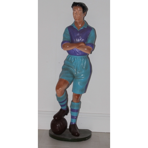 119 - Vintage Style Footballer